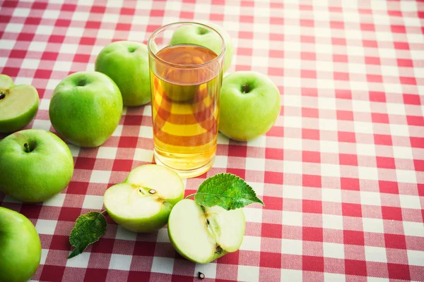 Pommes vertes fraîches — Photo