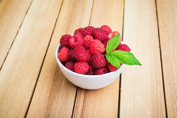 Fresh raspberries — Stock Photo, Image