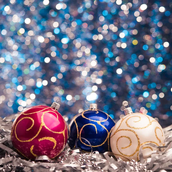 Trois boules de Noël sur fond — Photo