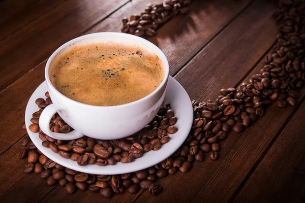 Taza de café con granos — Foto de Stock