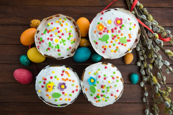 Easter eggs and cakes — Stock Photo, Image
