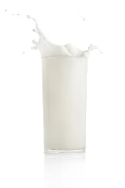 Spritzen Milch im Glas — Stockfoto