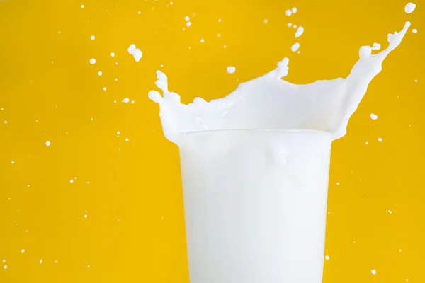 Splash of milk in glass — Stock Photo, Image