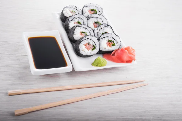 Sushi y rollo de queso crema — Foto de Stock