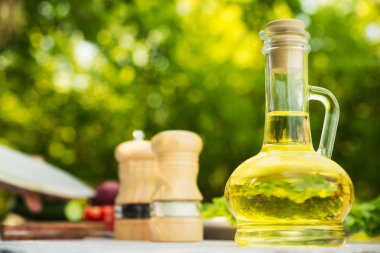 cam sürahi yağ zeytin ile