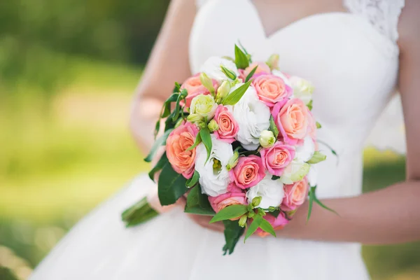 Ramo de boda de rosas — Foto de Stock