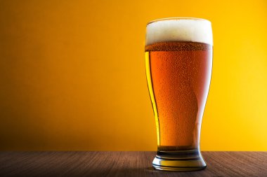 Bir bardak soğuk bira. 