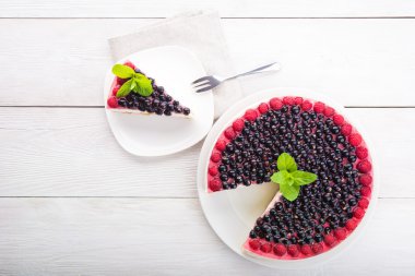 taze çilek ile pasta 