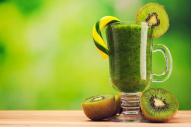 İçecek nane ve kivi meyve