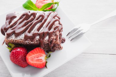 Çilekli çikolatalı pasta