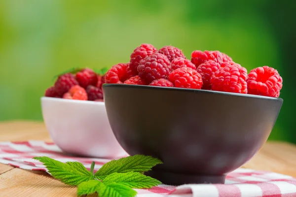 Fresh sweet raspberries — Stock Photo, Image