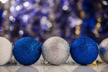 parlak Noel topları