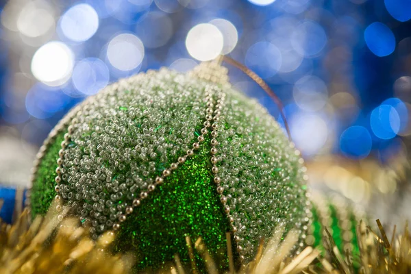 Bola verde de Navidad —  Fotos de Stock