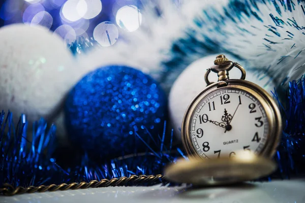 Horloge vintage et décorations de Noël — Photo