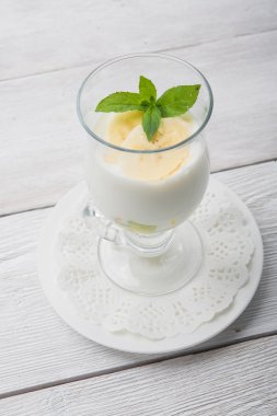 muz ile yeşil nane kokteyli