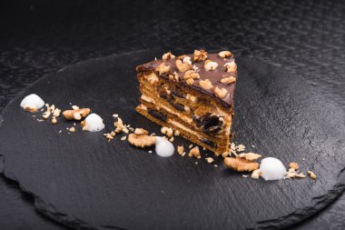 fındık ile lezzetli çikolatalı kek