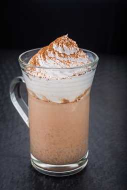 Nefis kapuçino köpük ile