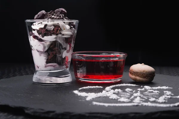 Schokoladendessert im Glas — Stockfoto