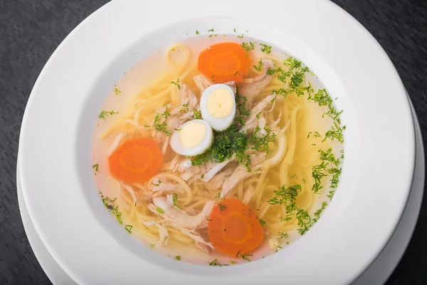 Soupe de poulet avec oeuf — Photo