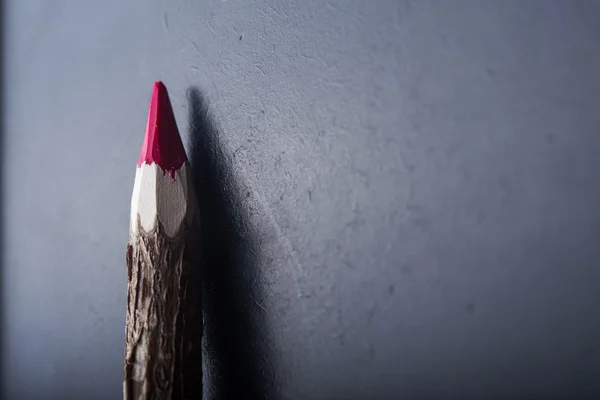 Close-up van houten rood potlood — Stockfoto