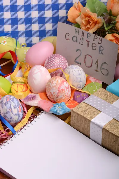 Hand made eggs at a gift box, happy easter invitation card — Stock Photo, Image