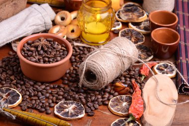 kahve çekirdekleri ve mum. limon ve tarçın. Anason ve aroma baharat