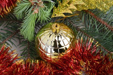 Yeni yıl balonları ve yeni yıl dekorasyonun kutlu olsun. Noel tebrik kartı..