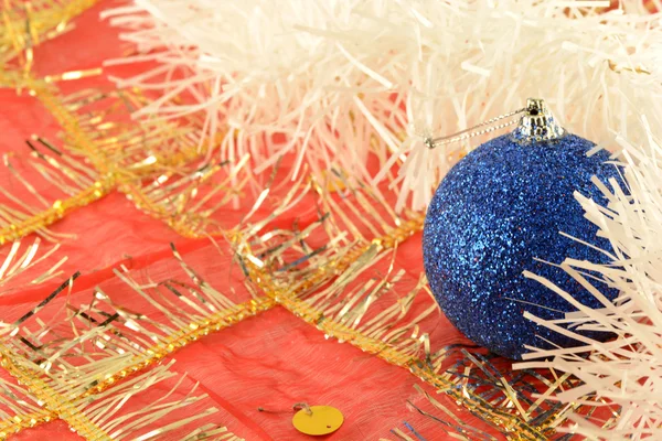 Weihnachten Hintergrund mit blauen Neujahrskugeln — Stockfoto