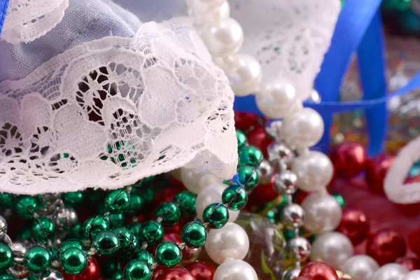 Ornamento natalizio con perle, cartolina di Capodanno — Foto Stock