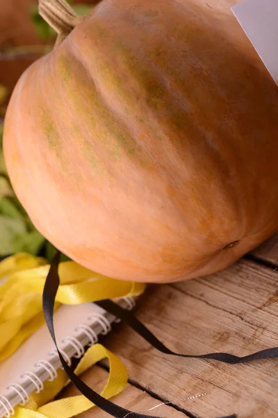 Autumn background with pumpkin on wooden board — Stock Photo, Image