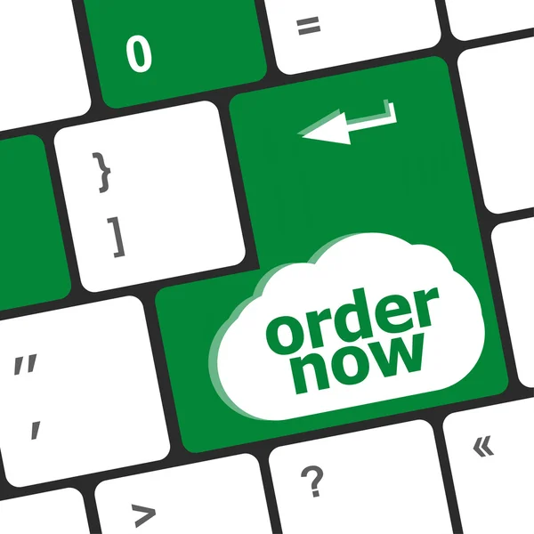 Jetzt Computerschlüssel bestellen, der Online-Einkäufe und Einkäufe zeigt — Stockfoto