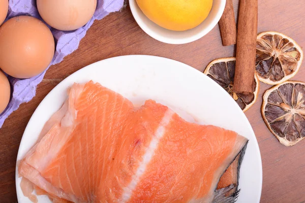 Salmon filet with old lemons and cinnamon — Stock Photo, Image