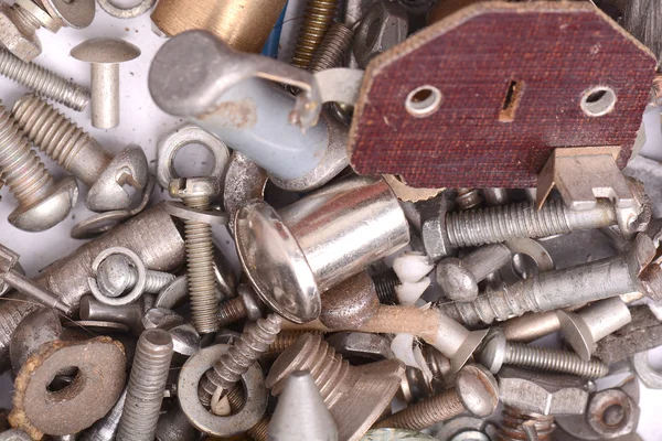 Pernos viejos, tornillos y detalles de metal, de cerca — Foto de Stock