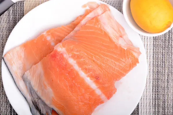 Rebanada de salmón de pescado rojo — Foto de Stock