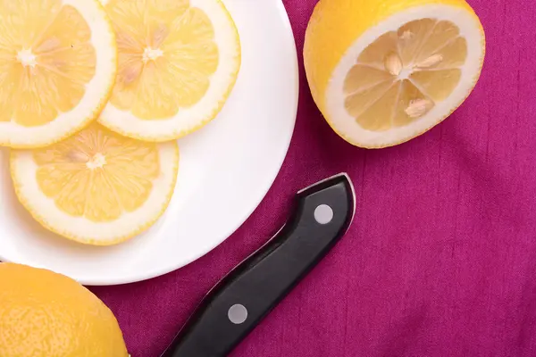 Juicy ripe lemons close up — Stock Photo, Image