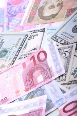Yığın dolar, Ukraynalı para ve euro
