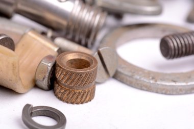 Farklı vida ve diğer bölümleri kapat