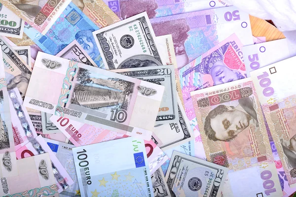 Haufen aus Dollar, ukrainischem Geld und Euro — Stockfoto