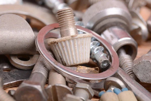 Farklı vida ve diğer bölümleri kapat