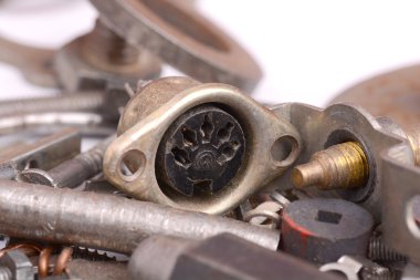 eski metal ayrıntılar ve vidalar görünümünü kapat