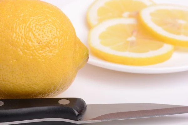 Fresh lemon and knife — Stock Photo, Image