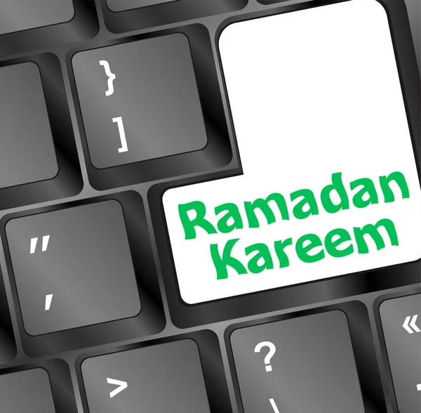 Teclado de computador com palavra kareem ramadan nele — Fotografia de Stock