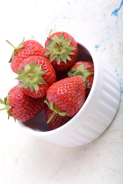 Frische reife perfekte Erdbeere - gesunde Ernährung — Stockfoto