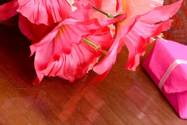 Kleurrijke decoratie kunstmatige bloem (vintage) — Stockfoto
