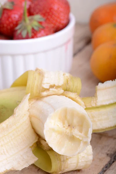 カラフルなフルーツ組成マンダリン、バナナ、オレンジ — ストック写真