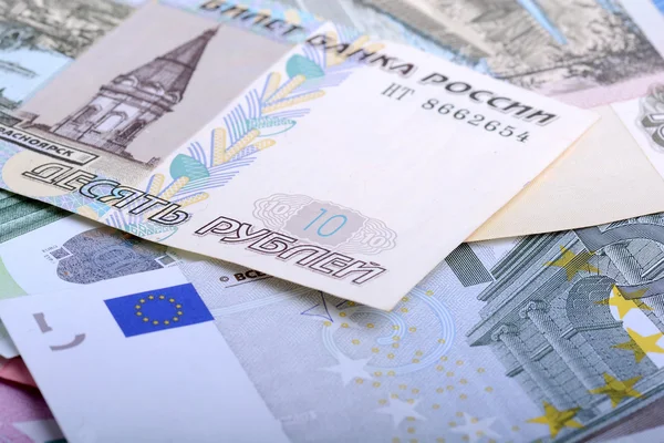 从美元、 俄罗斯卢布和欧元的堆 — 图库照片