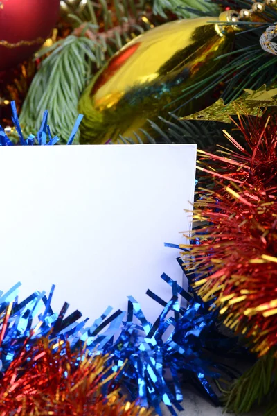 Carte de voeux de Noël avec une branche d'arbre et décorations de Noël, aquarelle dessinée à la main félicitations 2016 symbole — Photo