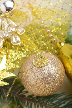 garland, baubles ayarı, geleneksel kutlama lüks hediye kutuları yılbaşı ağacı, yılbaşı ev dekorasyonu, Santa kaydırma altın sunar, altında süslenen şenlikli ağacı