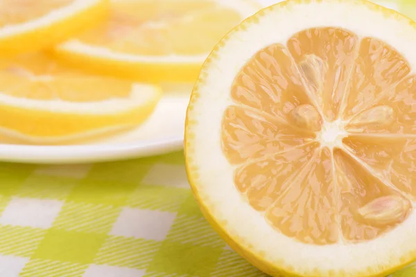 Background of yellow ripe lemons. A slice of lemon. — Stock Photo, Image
