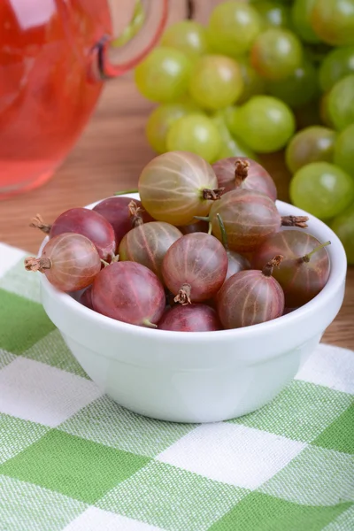 Krusbär och druvor hälsokost koncept — Stockfoto